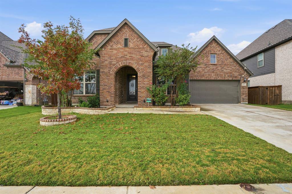 10037 Lakemont Drive, Fort Worth, TX 76131