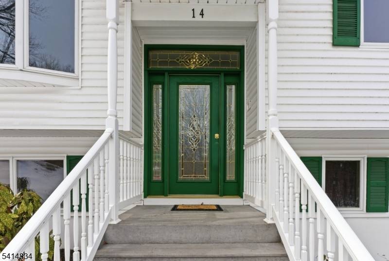 14 Marshall Trl, Hopatcong Boro, NJ 07843