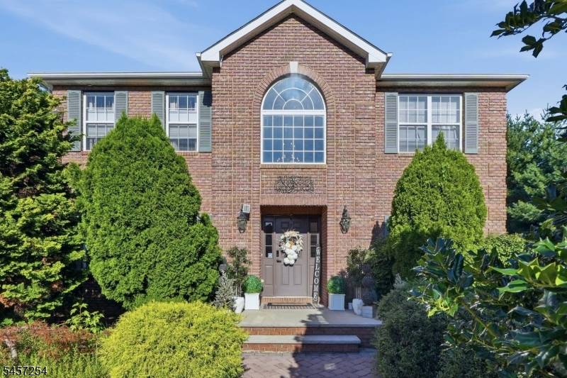 2 Butternut Ln, Monroe Twp., NJ 08831