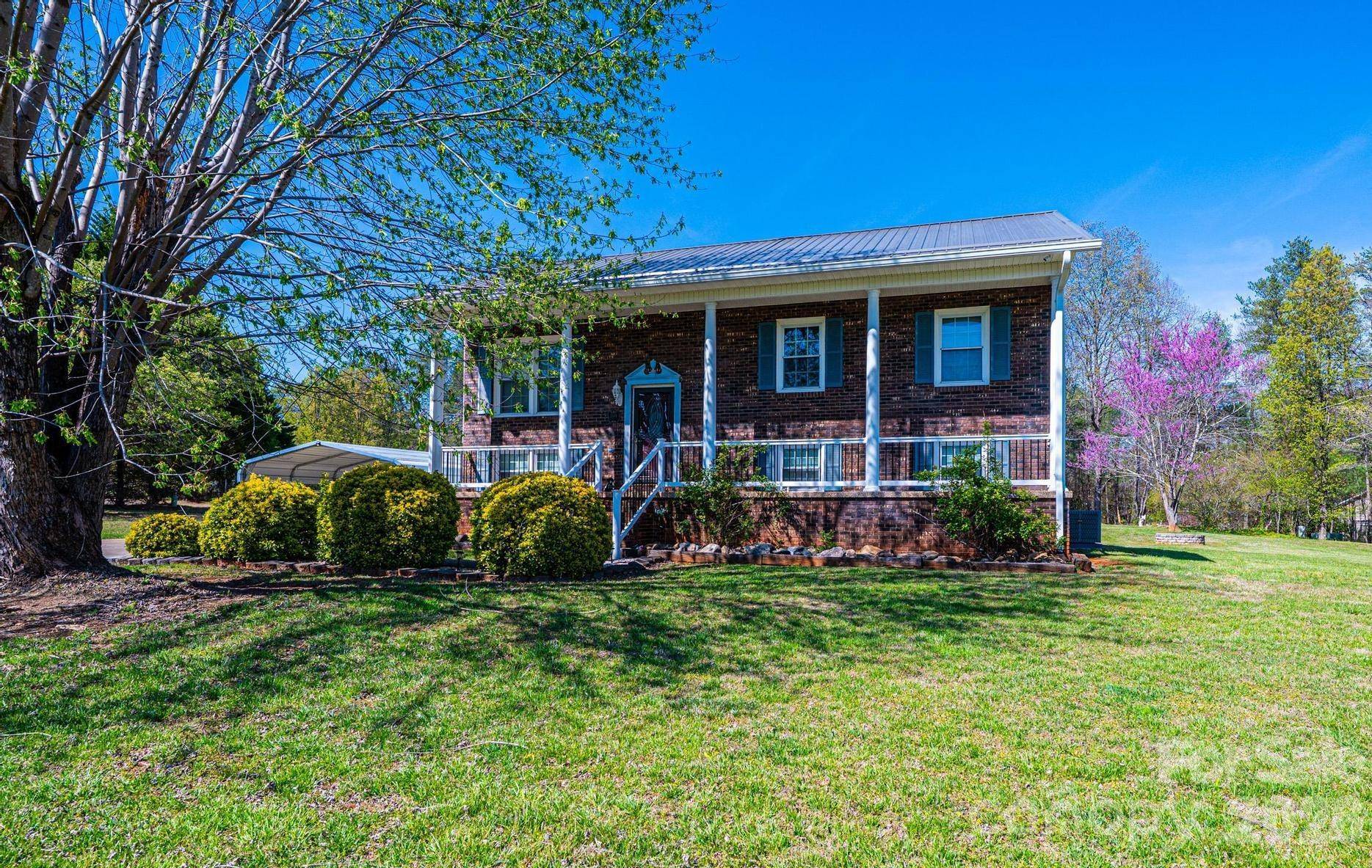 2681 Tumbleweed DR, Lenoir, NC 28645