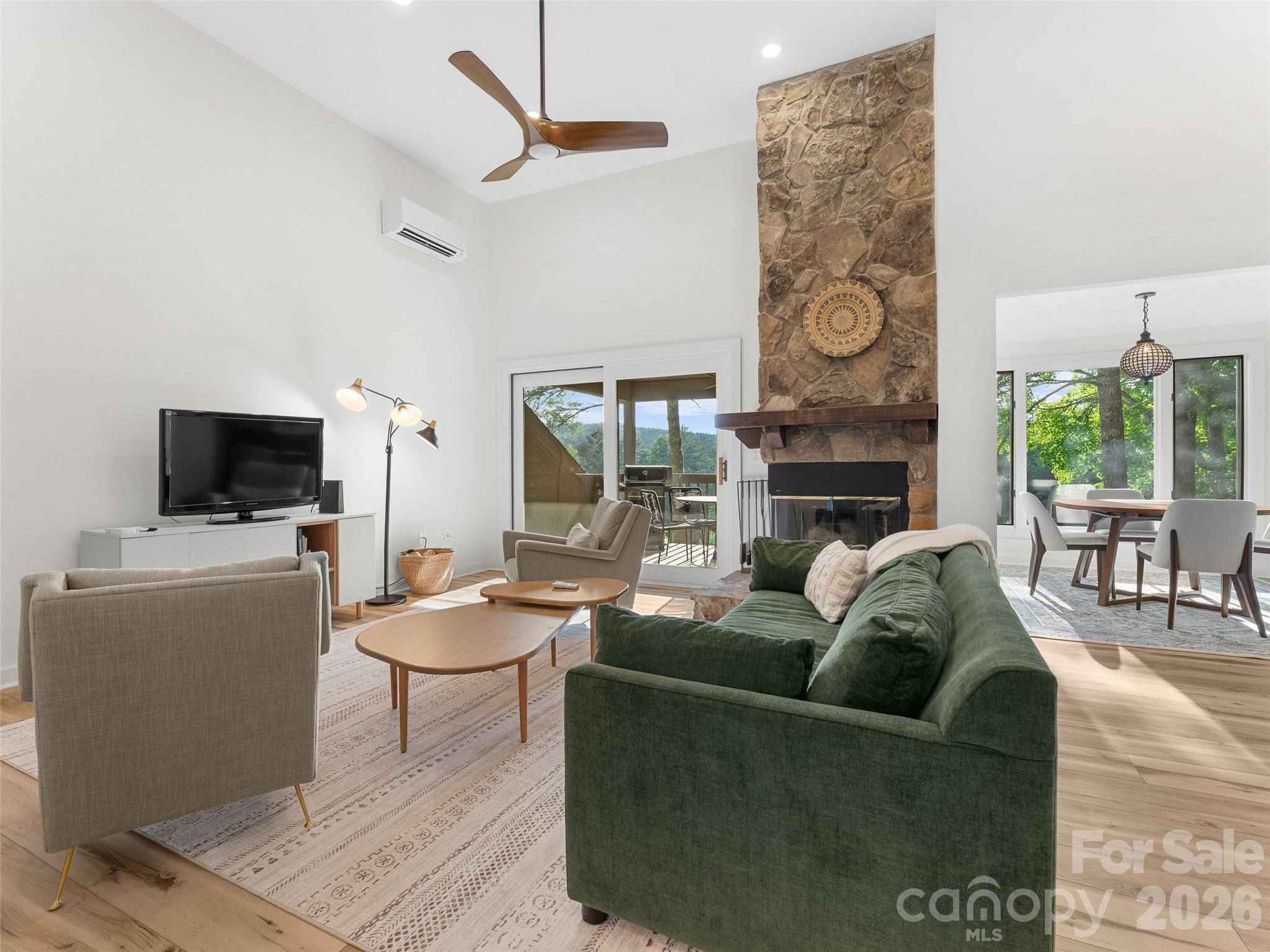 144 Racquet Club Villas DR, Sapphire, NC 28774
