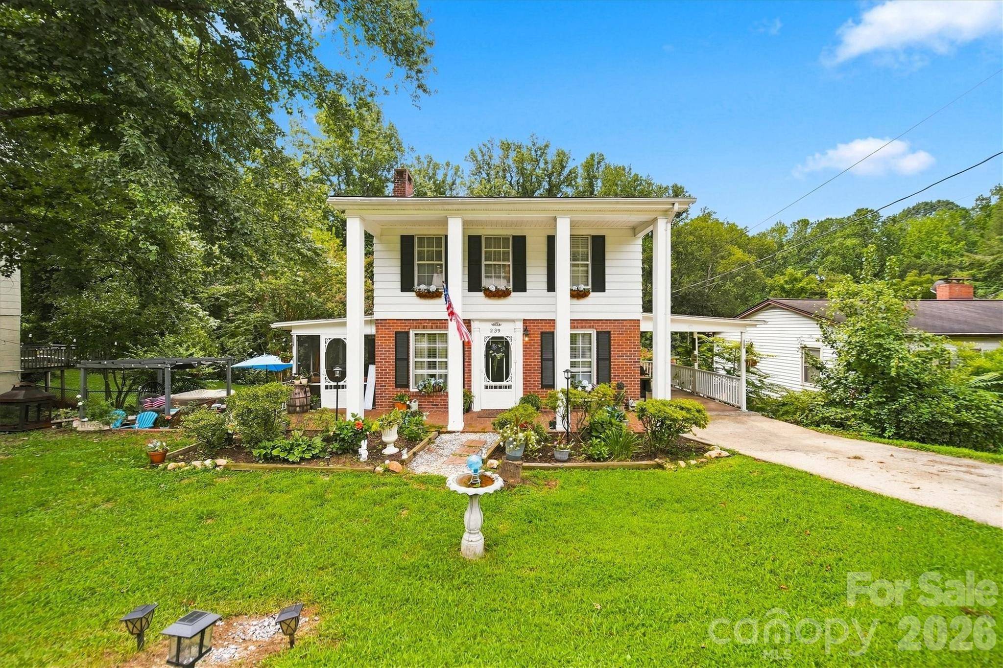 239 N Anderson ST, Morganton, NC 28655
