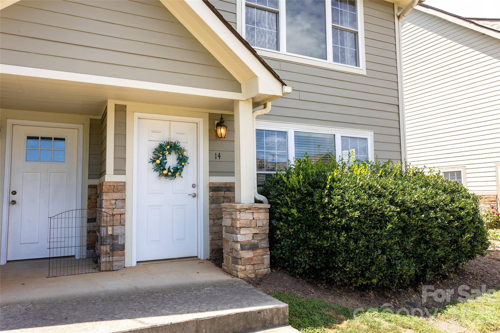 14 Rotunda CIR, Asheville, NC 28806