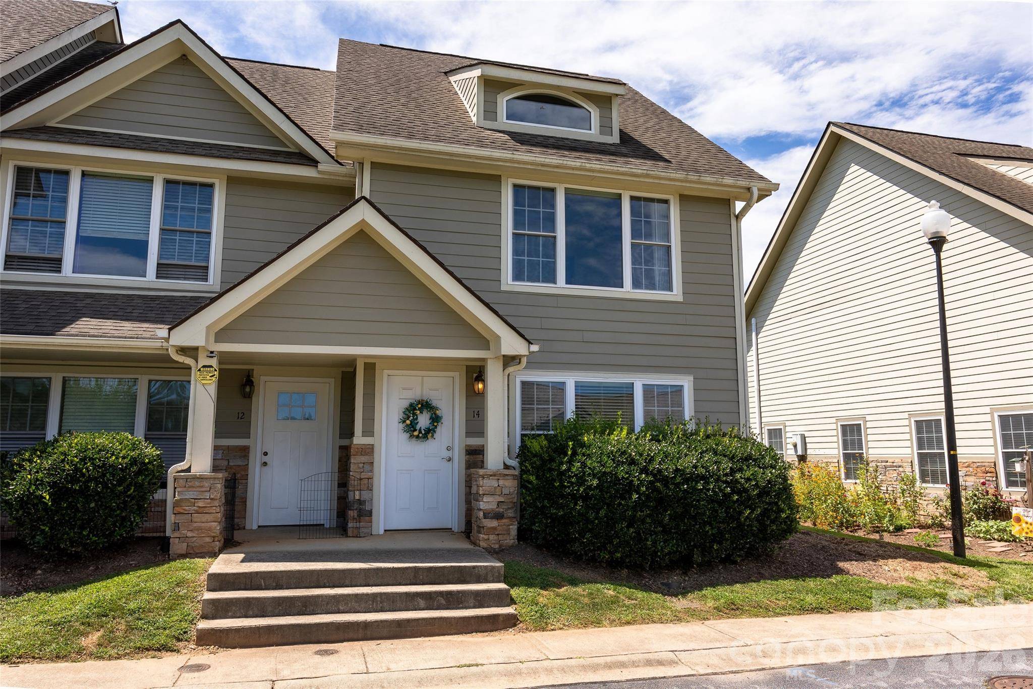 14 Rotunda CIR, Asheville, NC 28806
