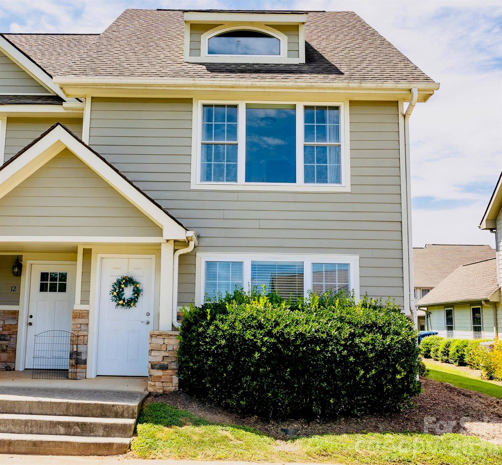 14 Rotunda CIR, Asheville, NC 28806