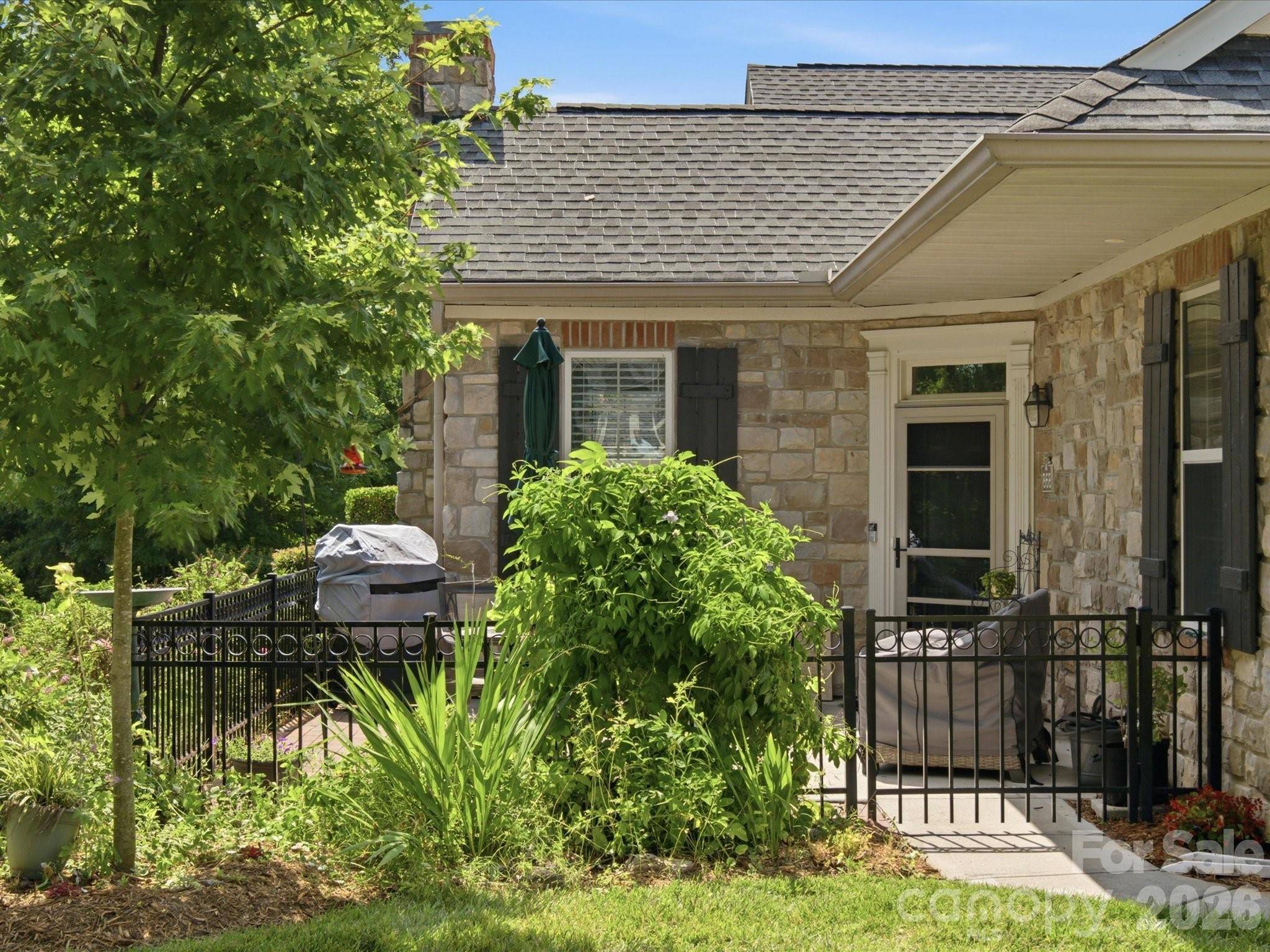 868 Ledgestone CT, Tega Cay, SC 29708