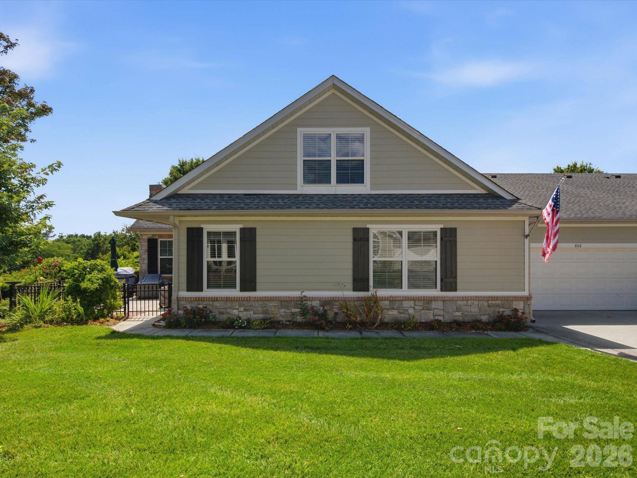 868 Ledgestone CT, Tega Cay, SC 29708
