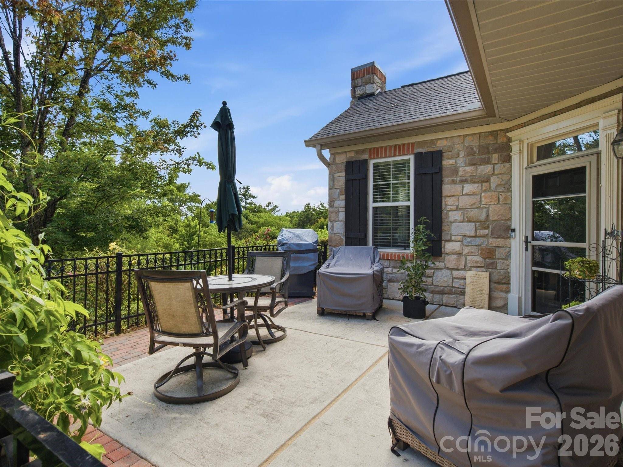 868 Ledgestone CT, Tega Cay, SC 29708