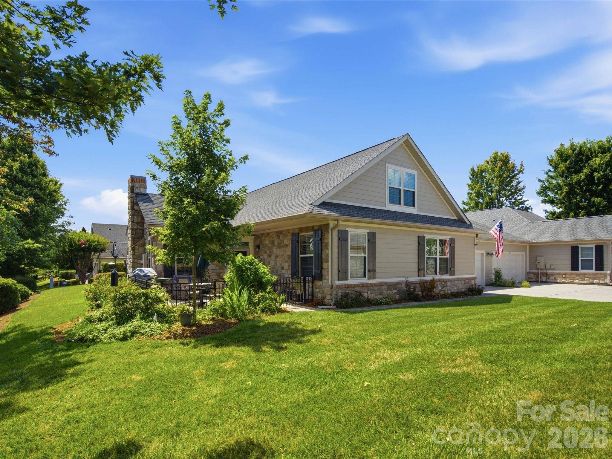 868 Ledgestone CT, Tega Cay, SC 29708