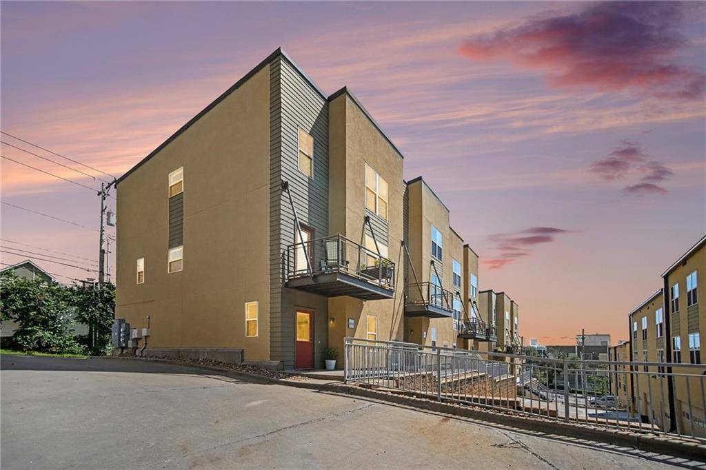 4561 Madison AVE, Kansas City, MO 64111