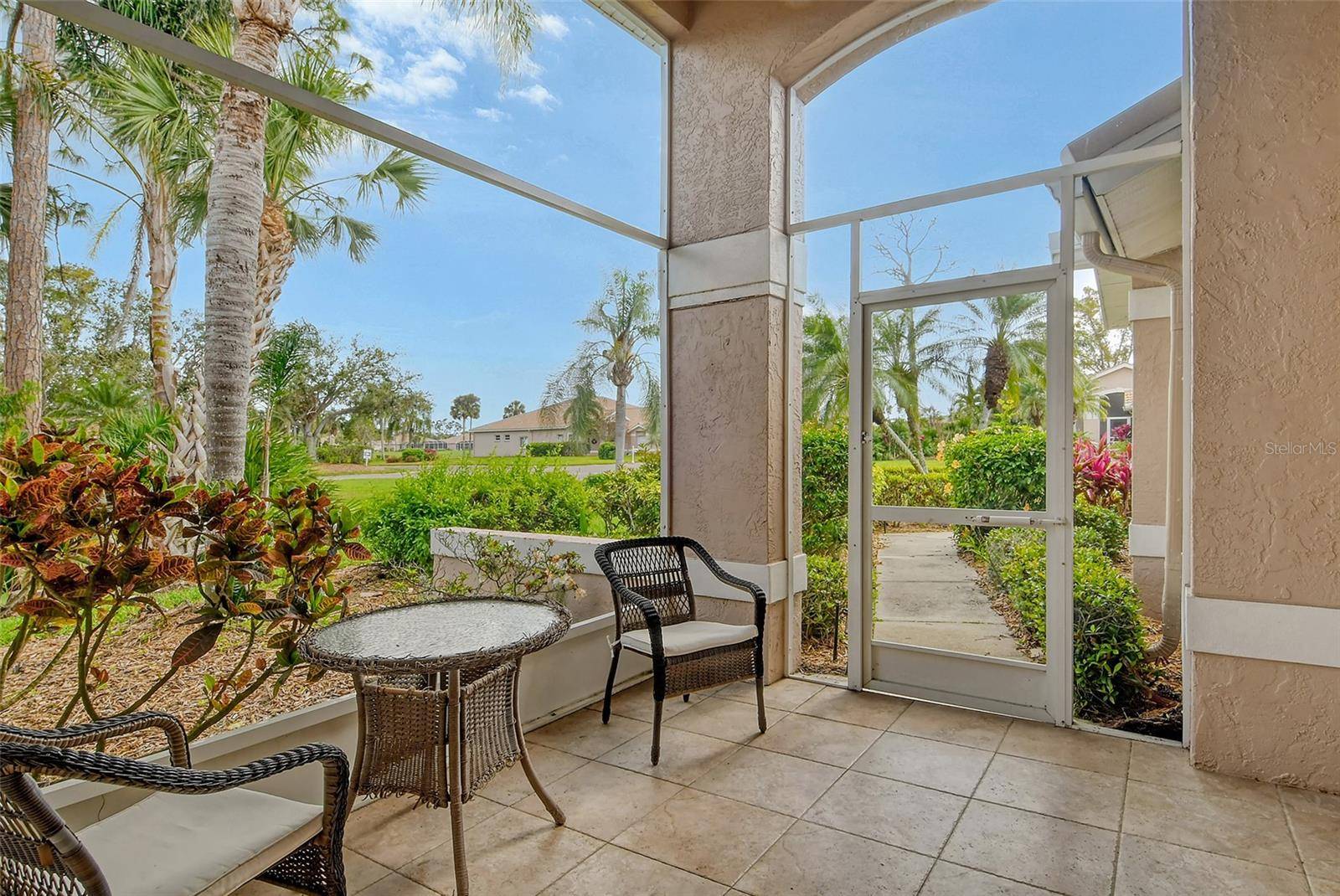 9411 FOREST HILLS CIR, Sarasota, FL 34238