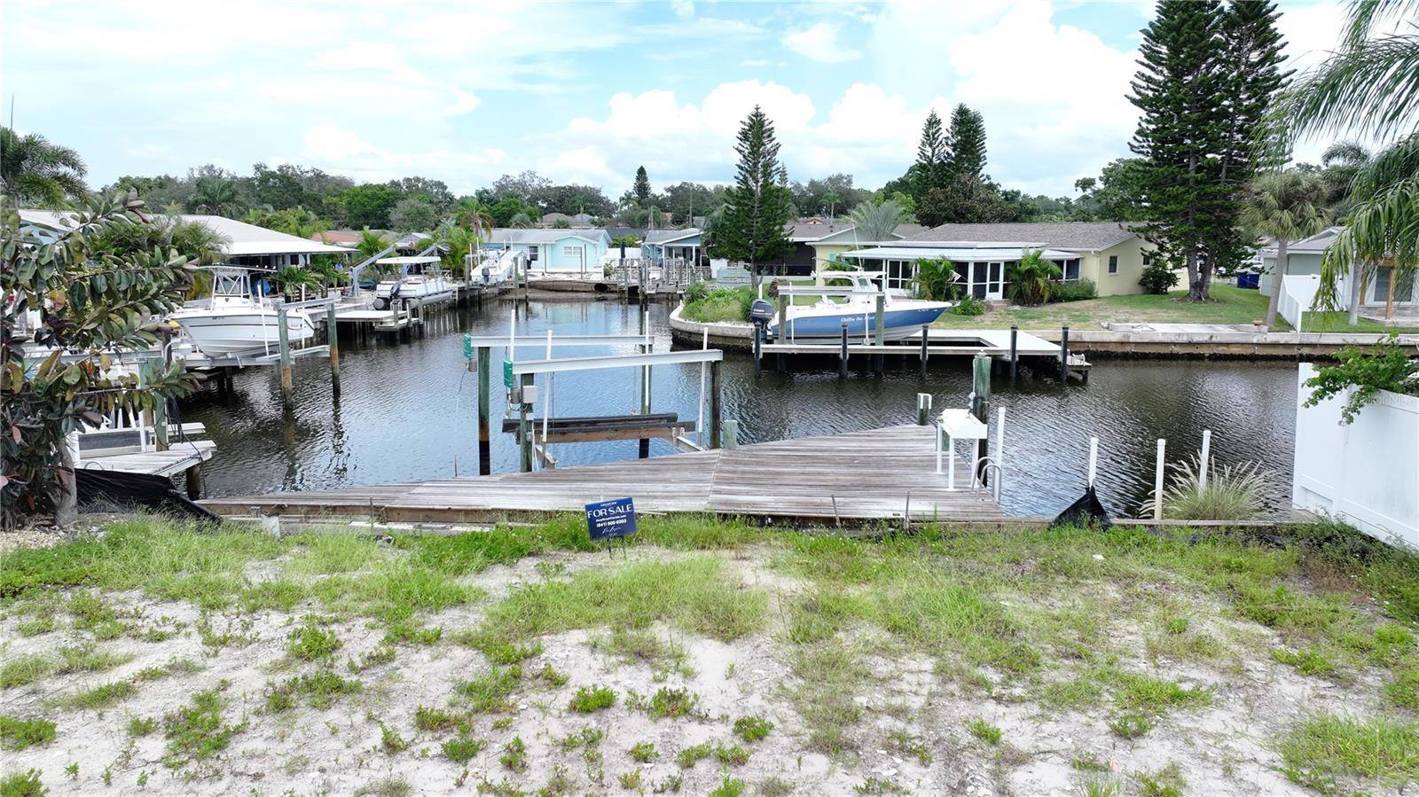 303 MORNINGSIDE DR, Palm Harbor, FL 34683