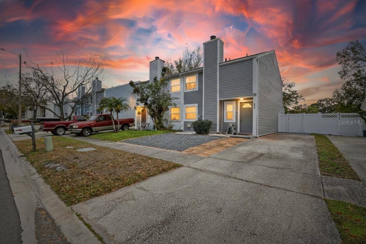 6424 ROCKPOINTE DR, Tampa, FL 33634