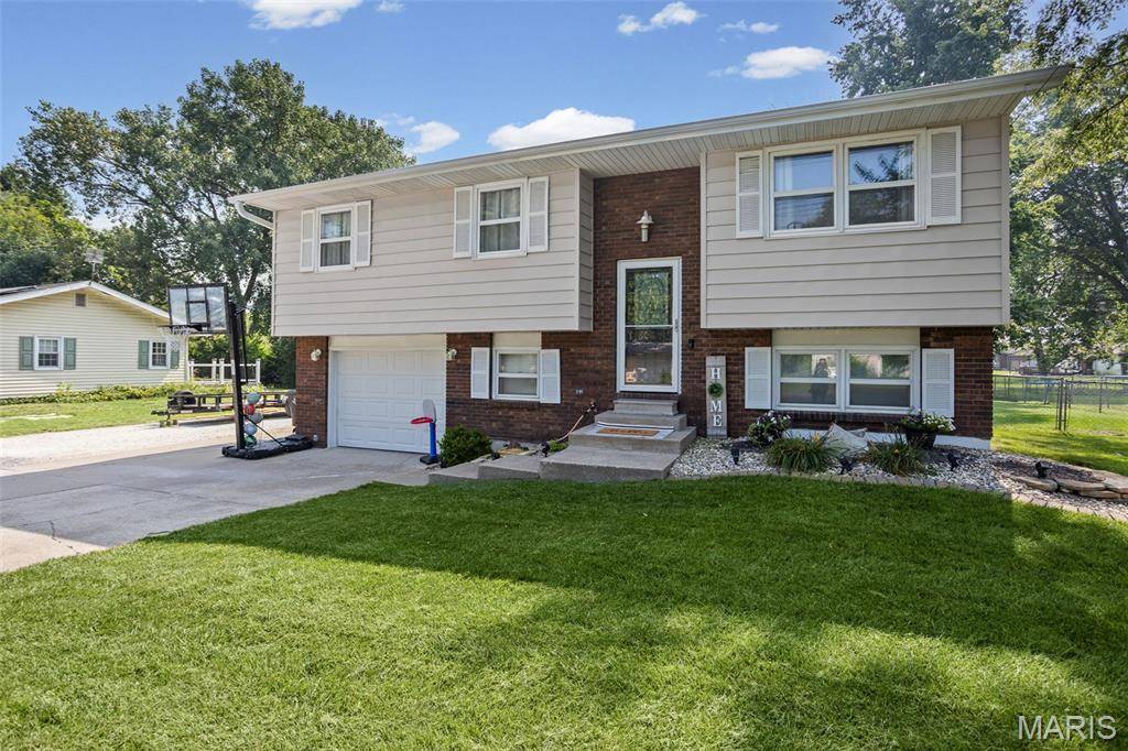 23296 Glenda AVE, Jerseyville, IL 62052