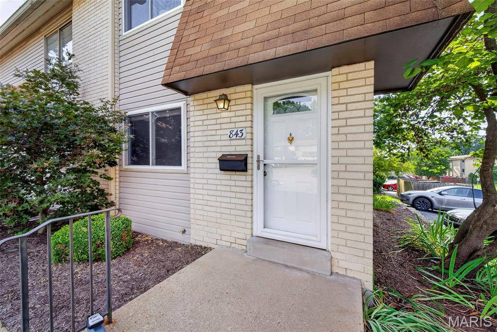 843 Portsdown RD, Ballwin, MO 63011