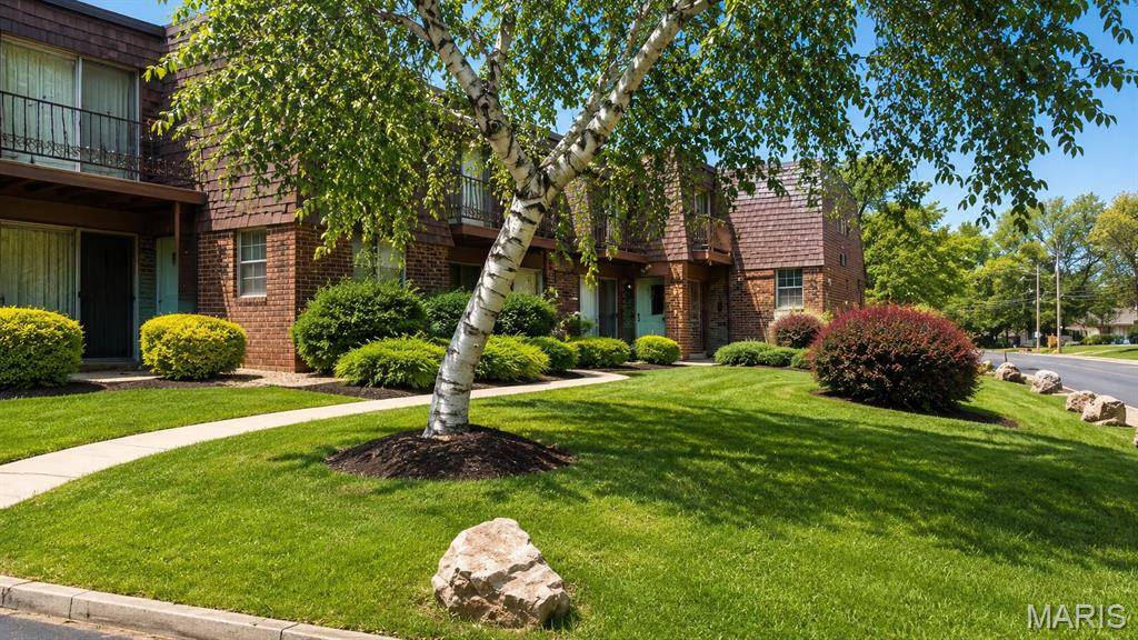 20 Arbor Village CT, Ferguson, MO 63135