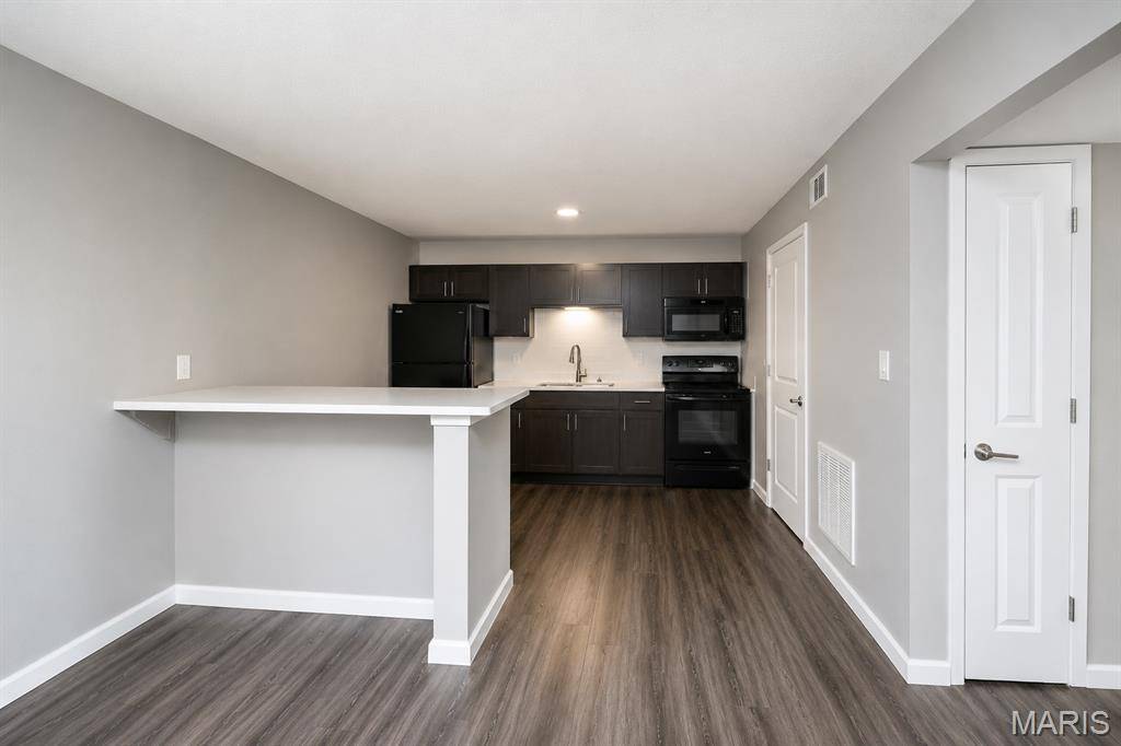 20 Arbor Village CT, Ferguson, MO 63135