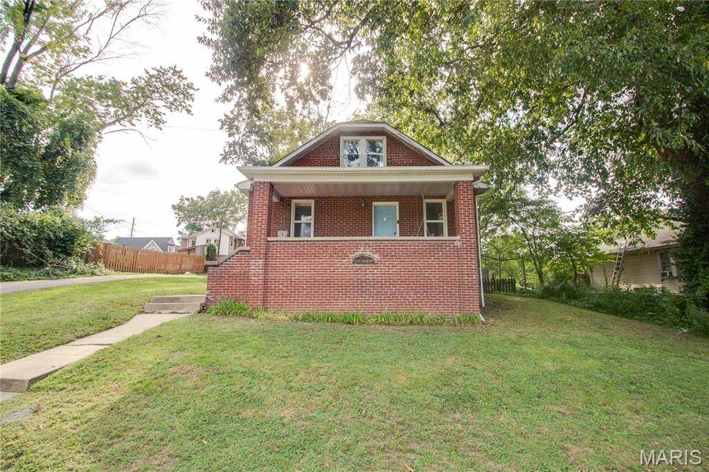 6 Rosa AVE, Godfrey, IL 62035
