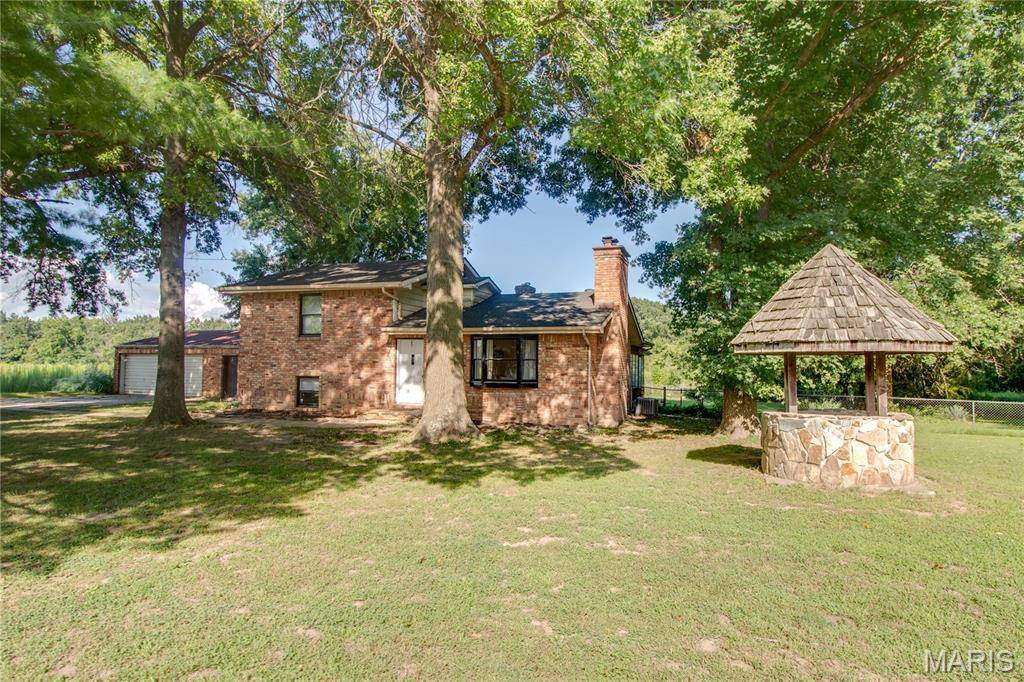16776 Indian Lake RD, Jerseyville, IL 62052