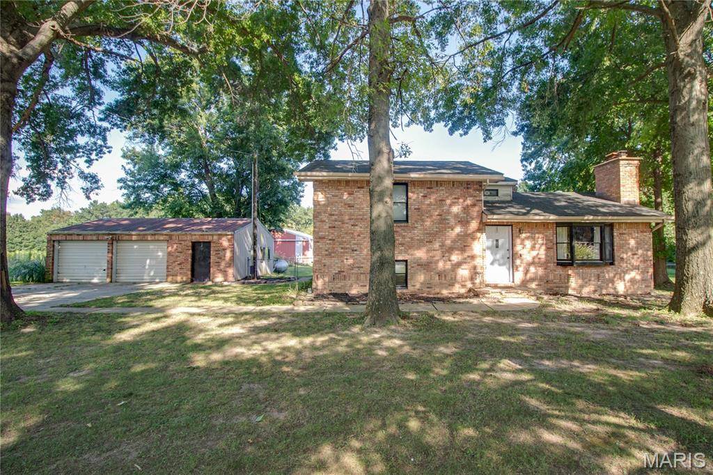 16776 Indian Lake RD, Jerseyville, IL 62052