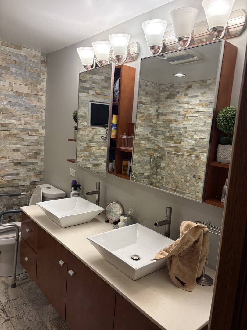 328 MORNINGSIDE DR, Bloomingdale, IL 60108
