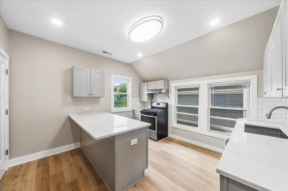 1619 Florence AVE #2, Evanston, IL 60201