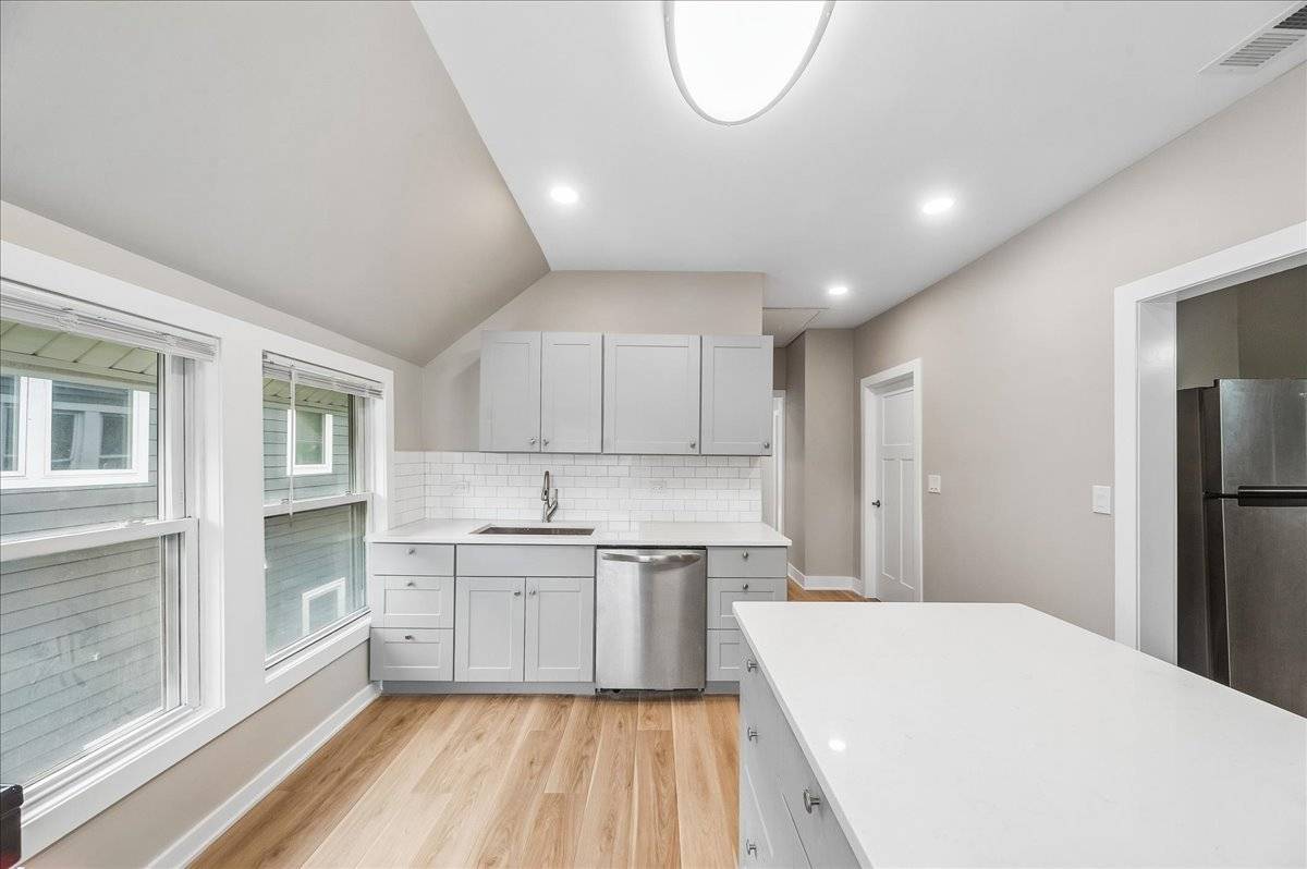 1619 Florence AVE #2, Evanston, IL 60201
