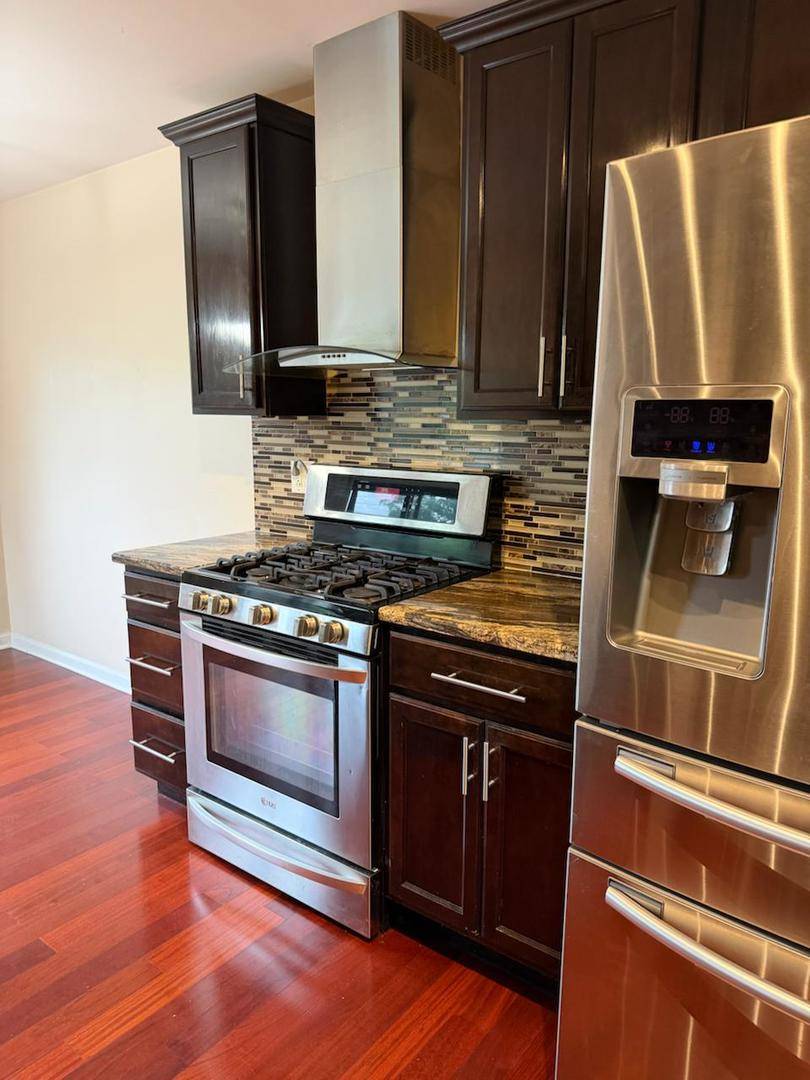 220 Hawthorne CT #A2, Schaumburg, IL 60193