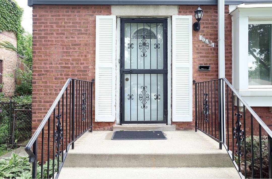 10031 S Paxton AVE, Chicago, IL 60617