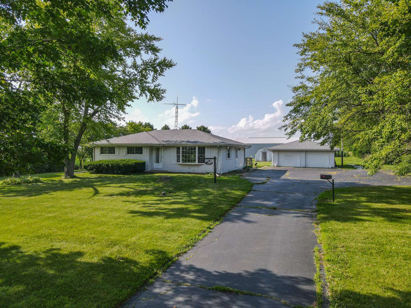 19600 W Peotone RD, Wilmington, IL 60481