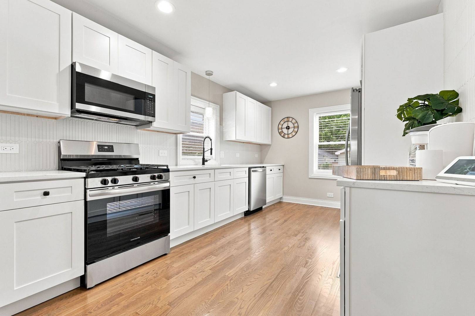 8550 S Jeffery BLVD, Chicago, IL 60617