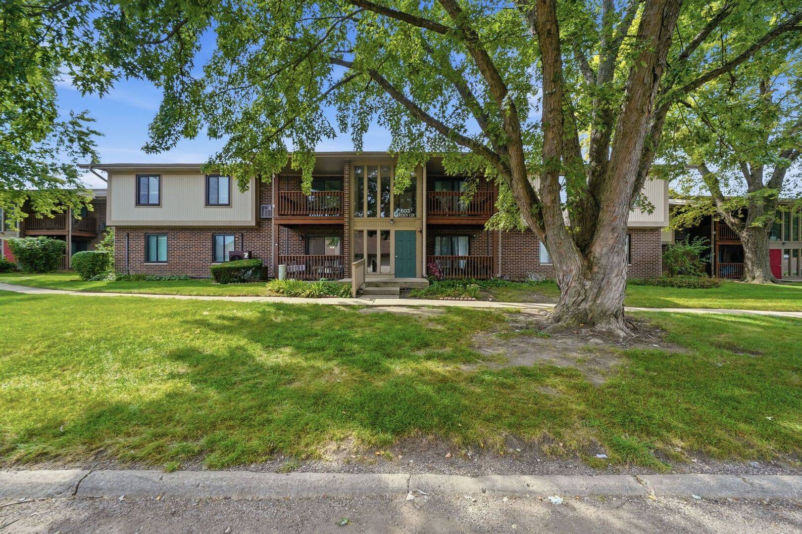 603 Garden CIR #1, Streamwood, IL 60107