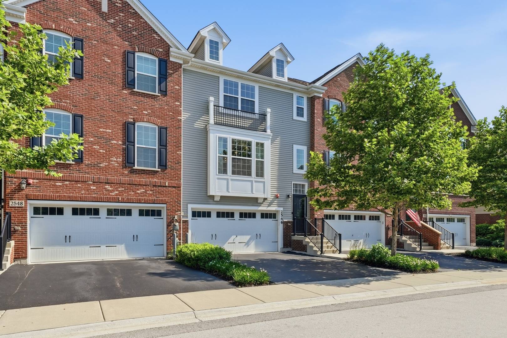 2546 Huntleigh LN, Woodridge, IL 60517