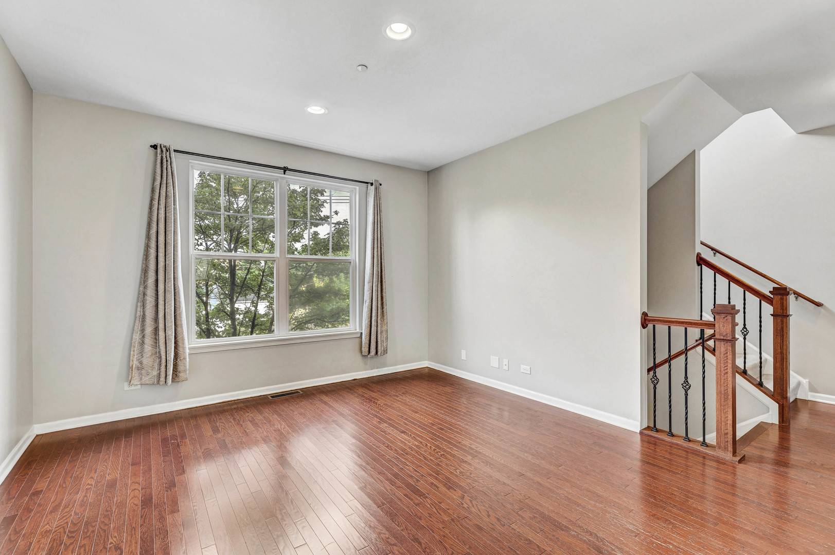 318 Laurel AVE, Des Plaines, IL 60016
