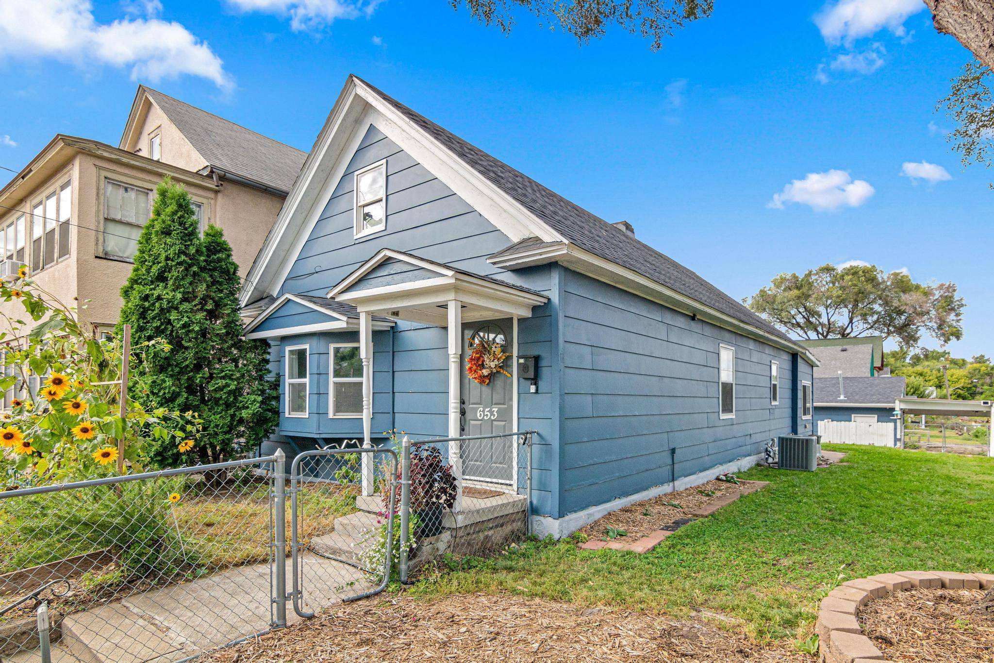 653 19th AVE NE, Minneapolis, MN 55418