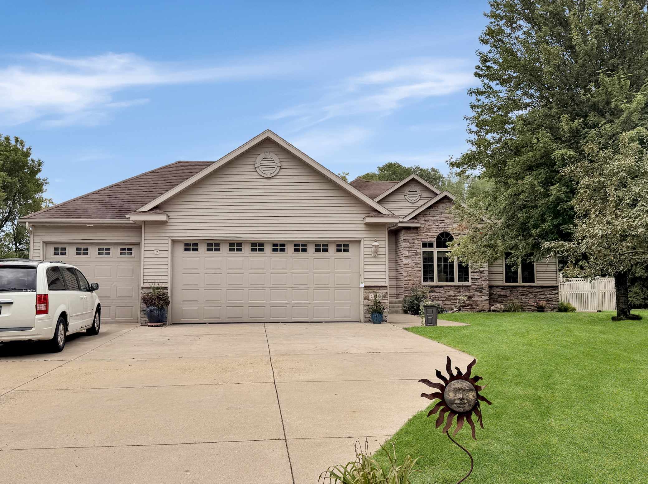 1910 Temminck Rd, Saint Cloud, MN 56301