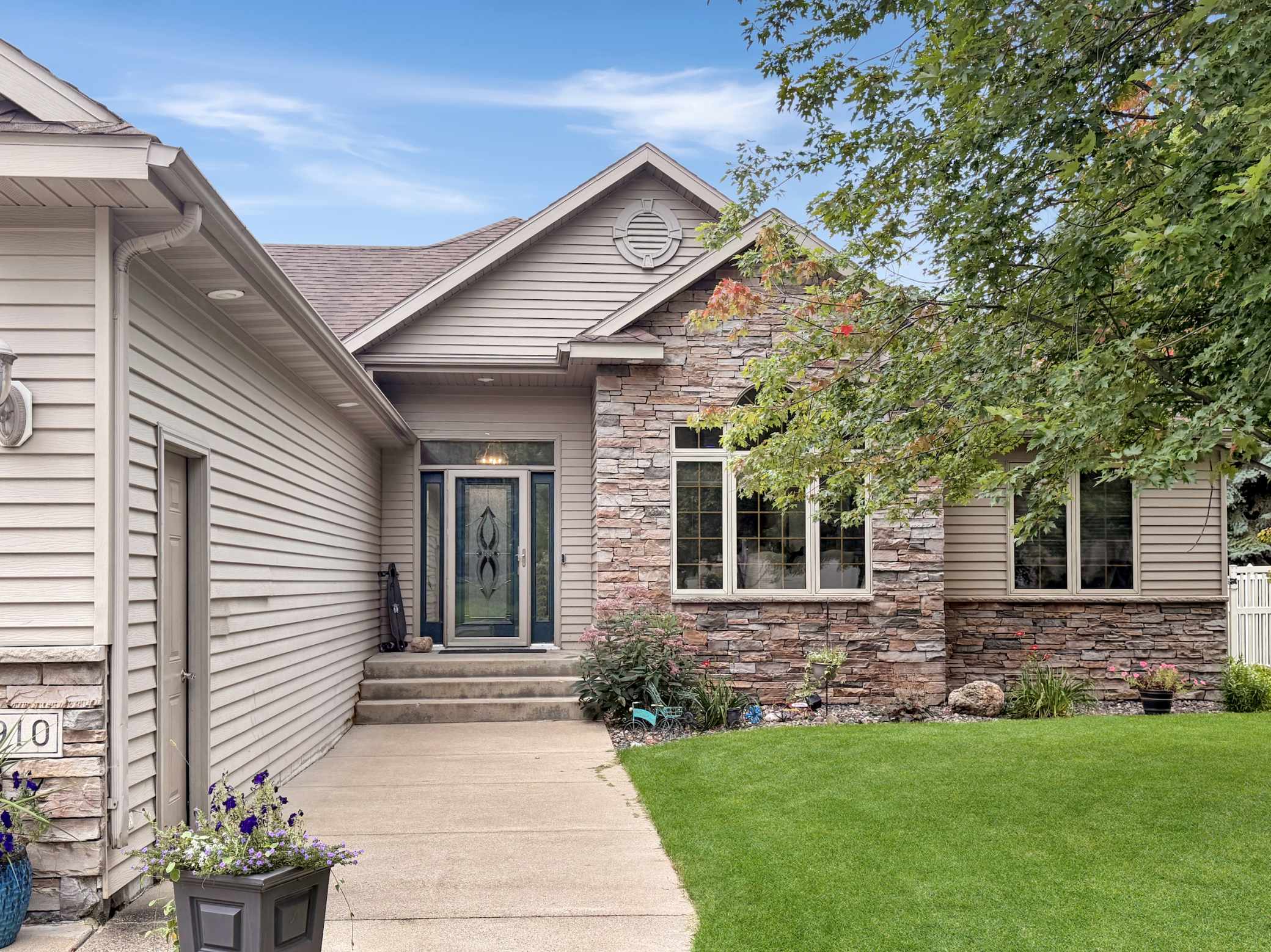 1910 Temminck Rd, Saint Cloud, MN 56301