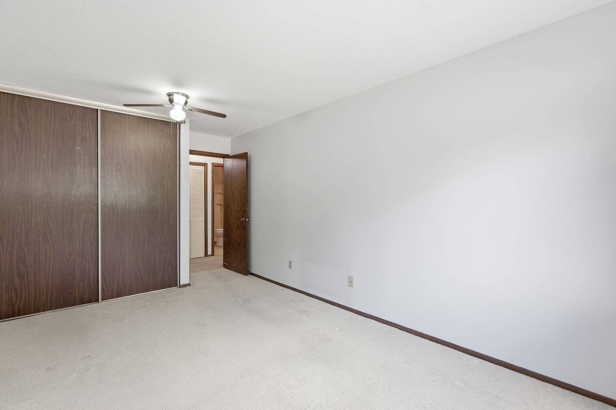 205 Barry AVE S #103, Wayzata, MN 55391