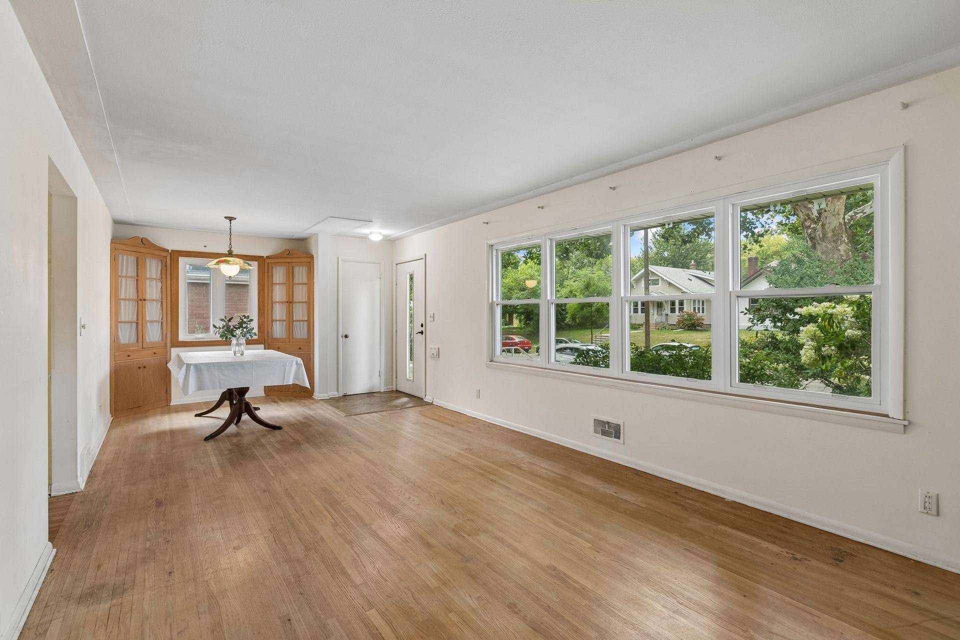 2814 Irving AVE N, Minneapolis, MN 55411