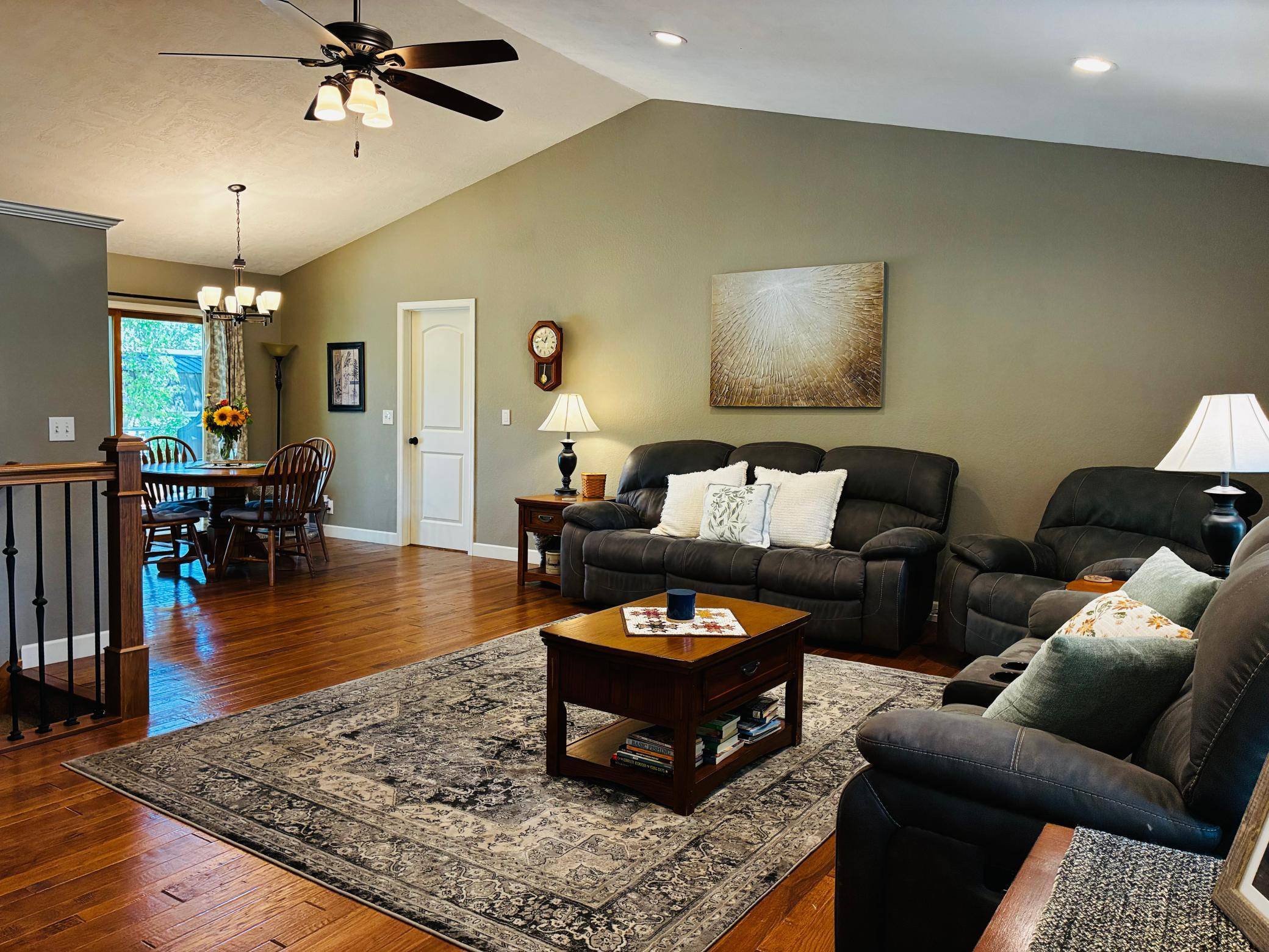 1960 Willow AVE, Worthington, MN 56187