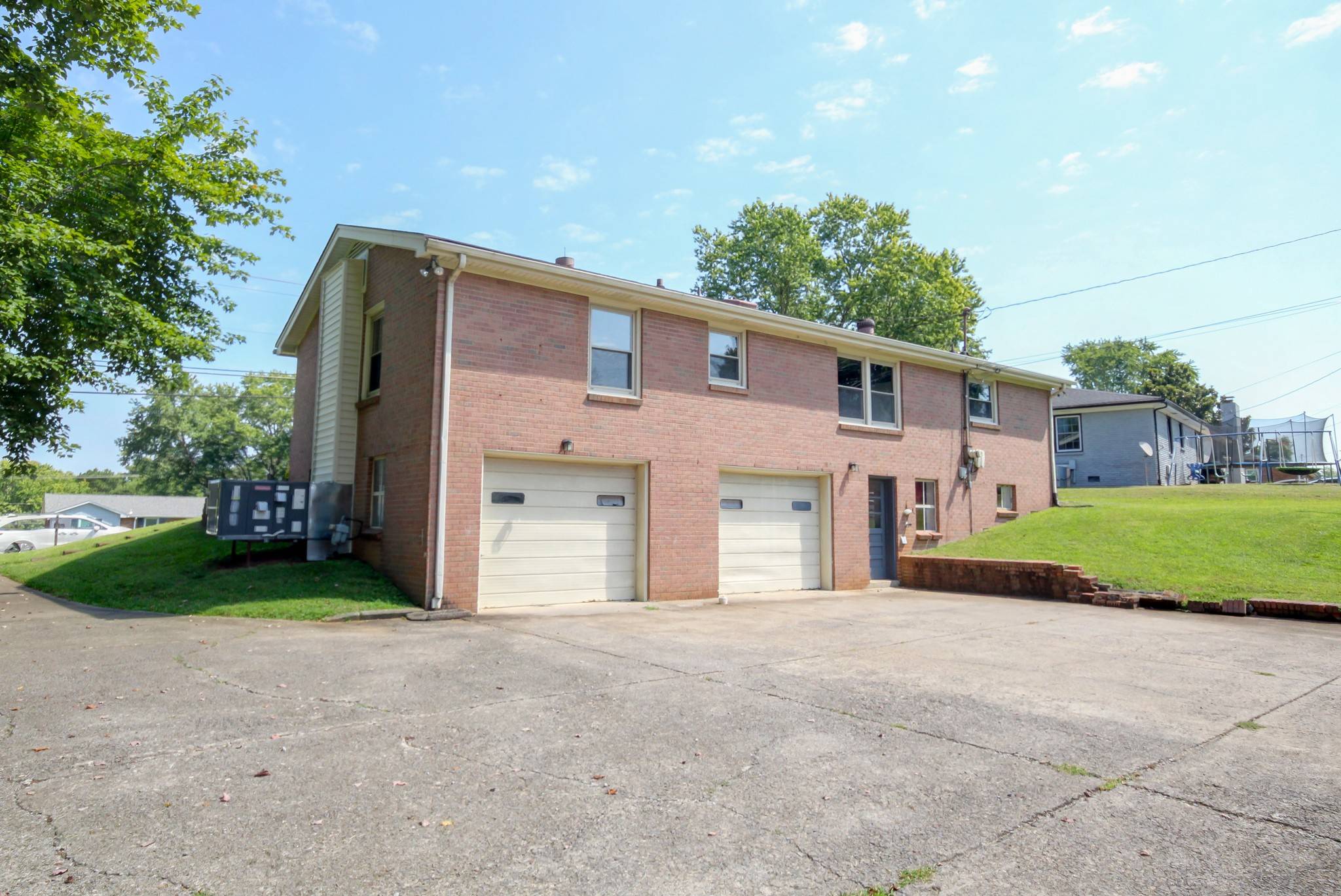 2128 Memorial Dr, Clarksville, TN 37043