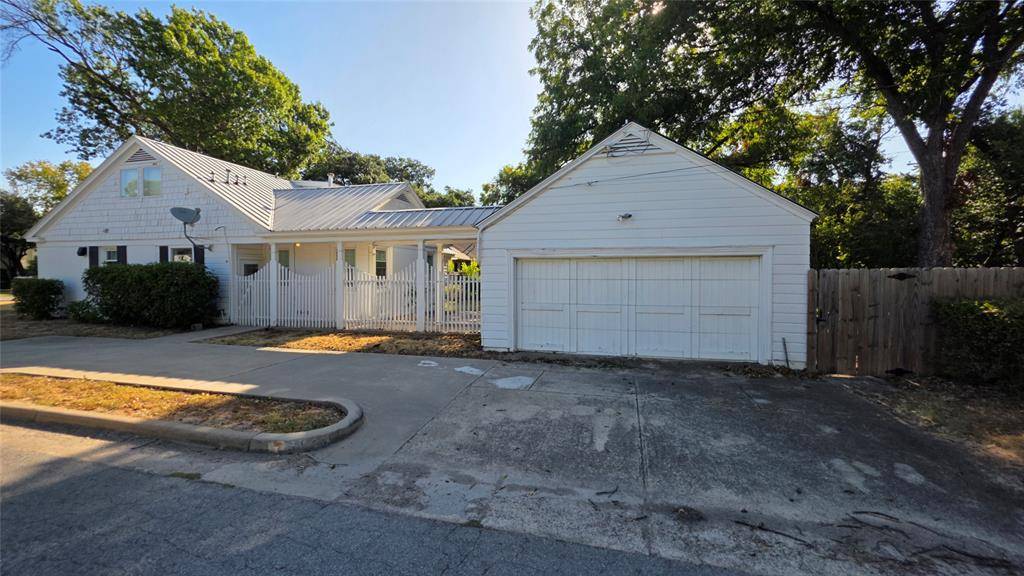 3741 Hilltop Road, Fort Worth, TX 76109