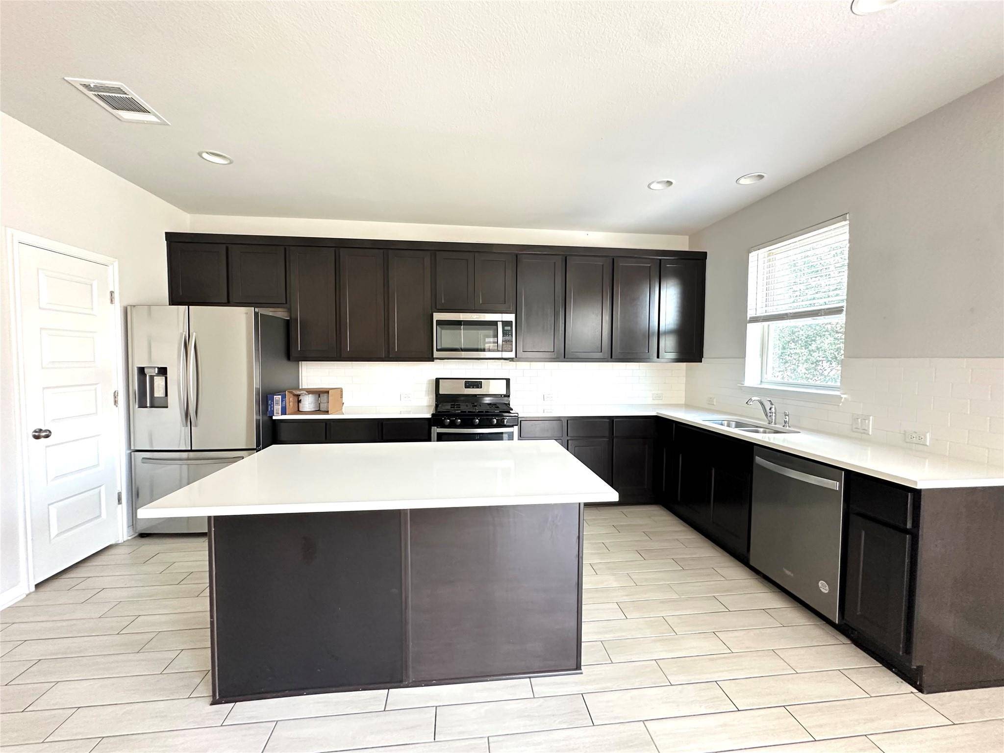 2724 Stone Branch DR, Leander, TX 78641
