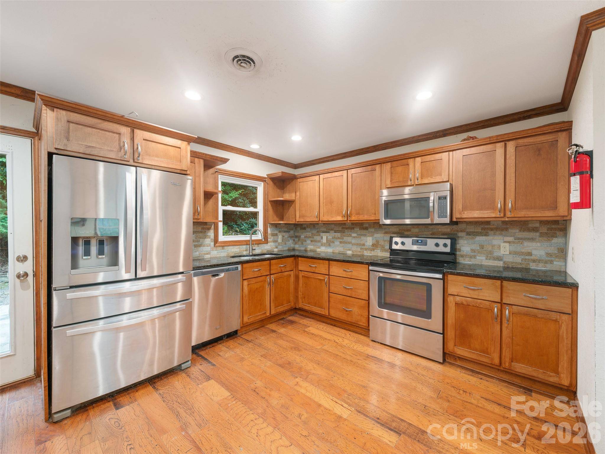 158 Dover LN, Spruce Pine, NC 28777