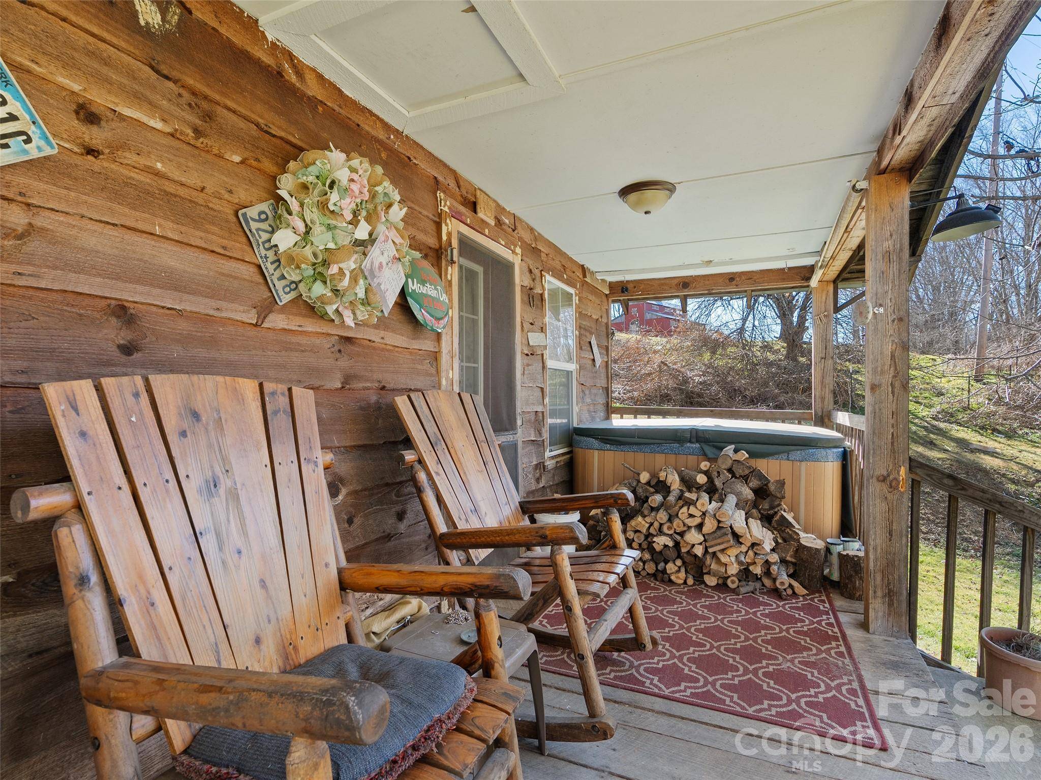 186 Creekmont DR, Clyde, NC 28721