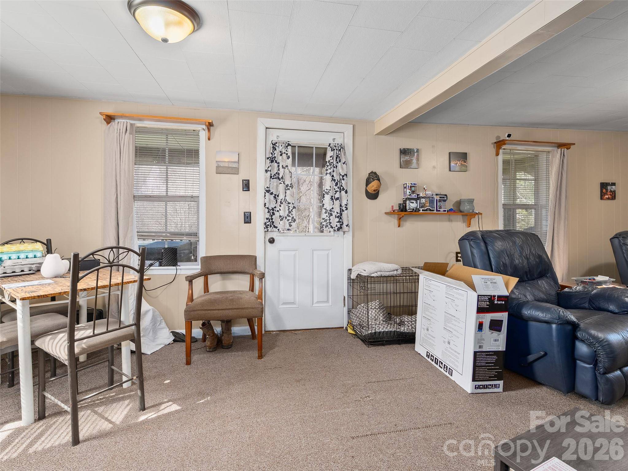 186 Creekmont DR, Clyde, NC 28721
