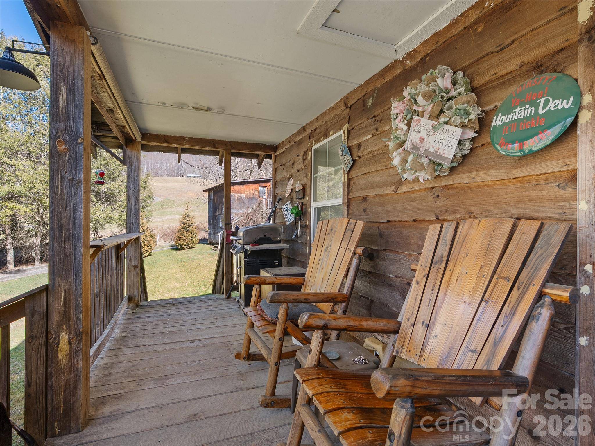 186 Creekmont DR, Clyde, NC 28721
