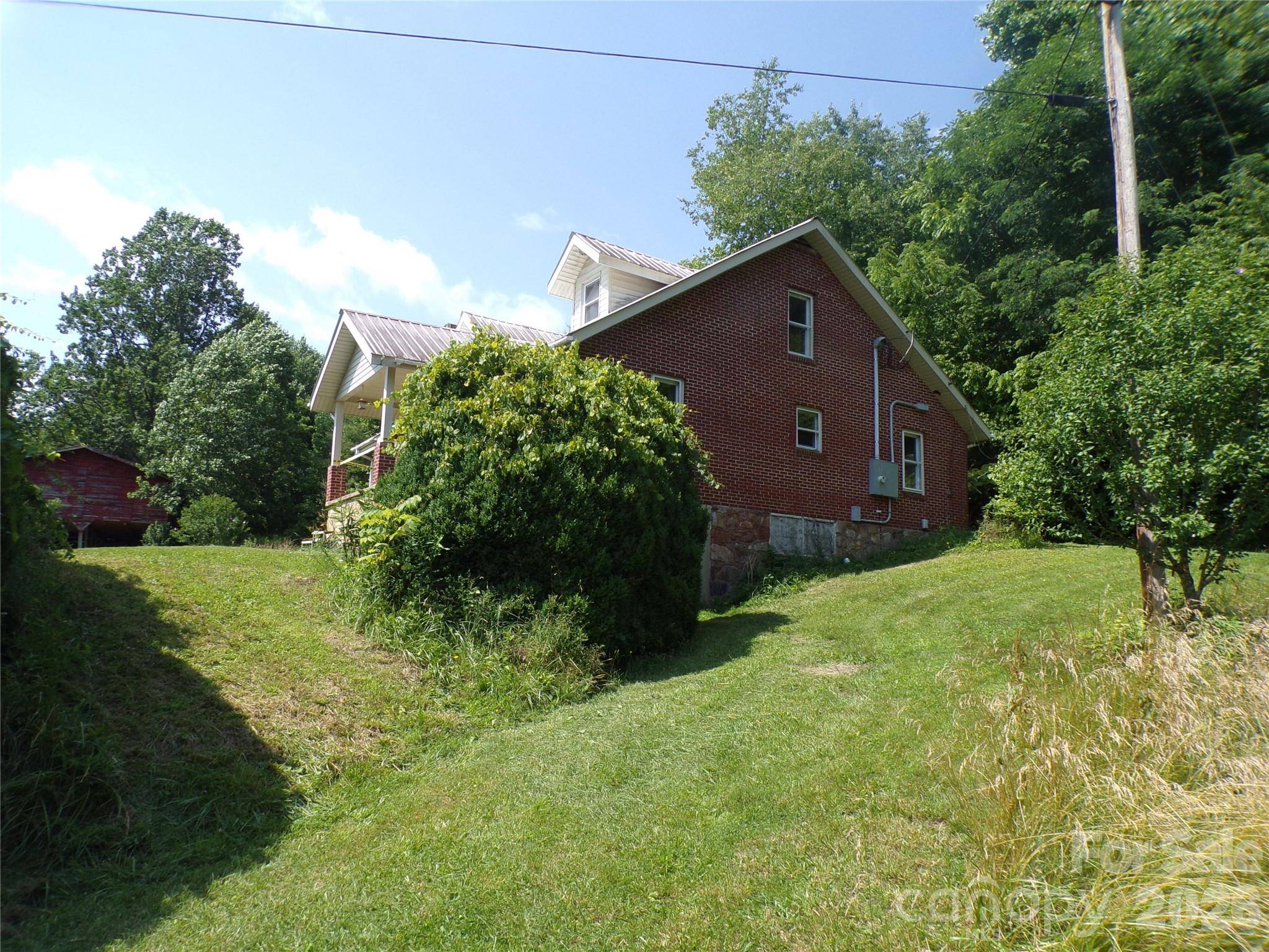 145 Kirks DR, Hot Springs, NC 28743