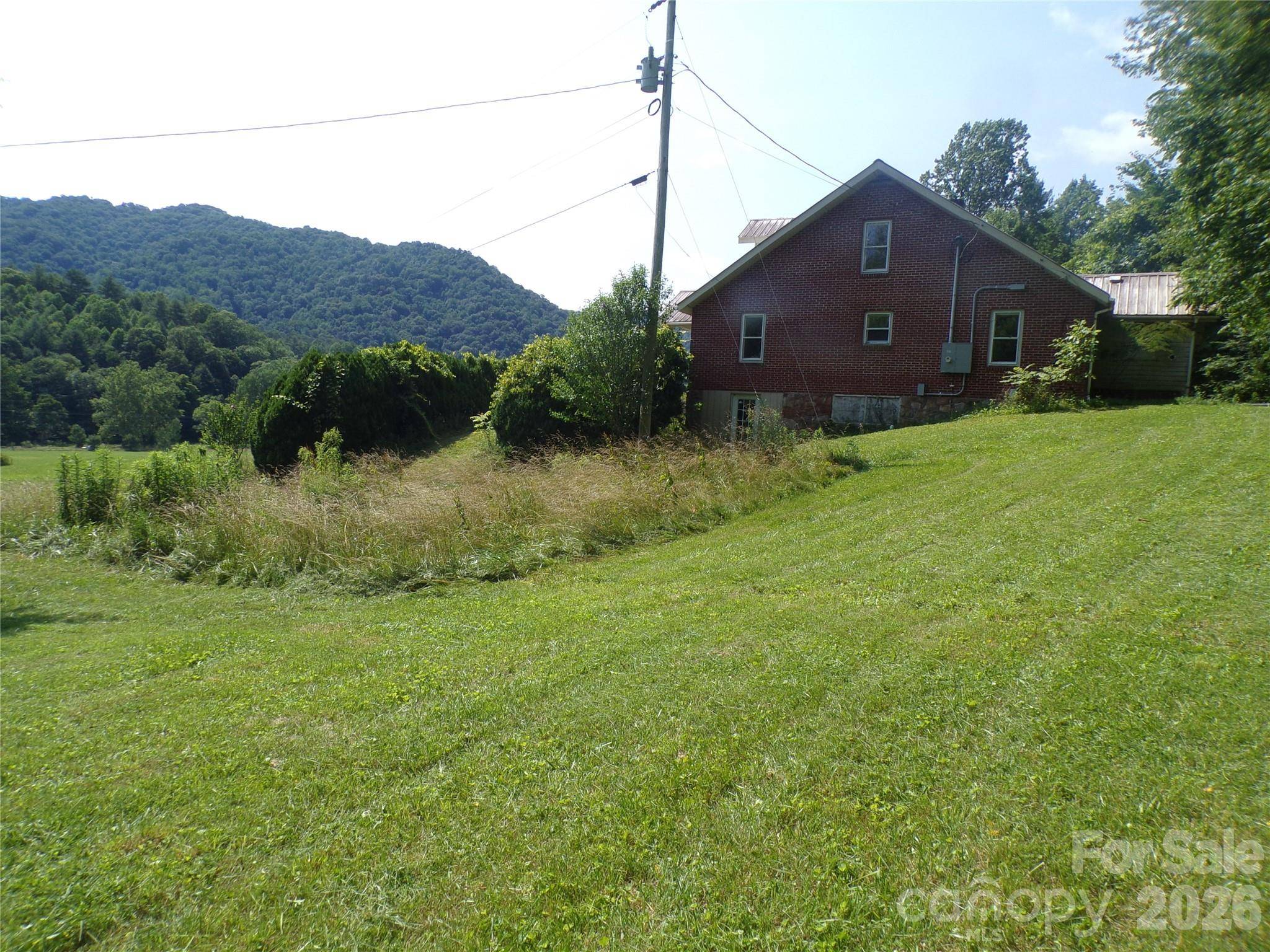 145 Kirks DR, Hot Springs, NC 28743