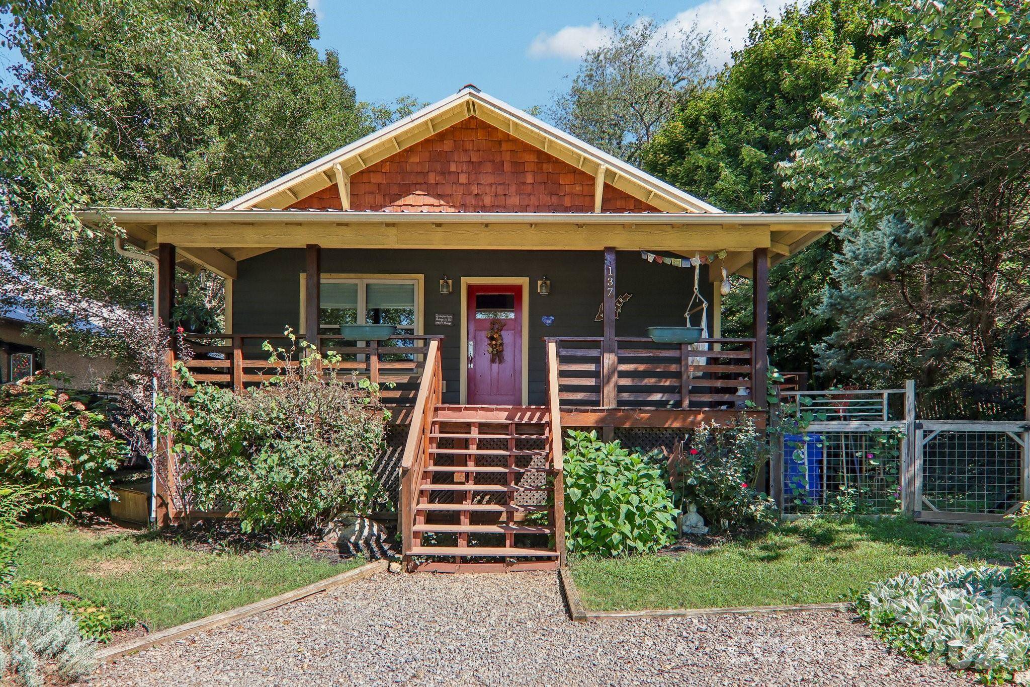 137 Sulphur Springs RD, Asheville, NC 28806